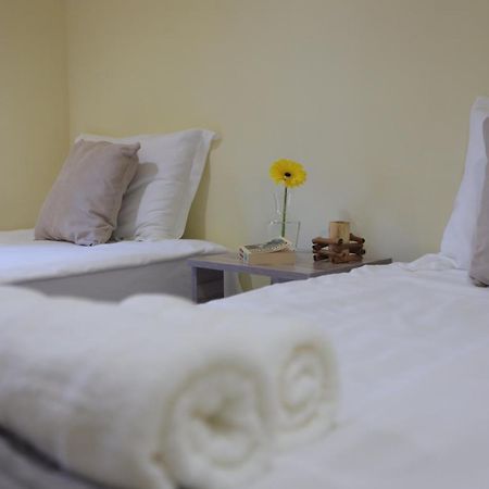Old Friends Guesthouse غيومري المظهر الخارجي الصورة