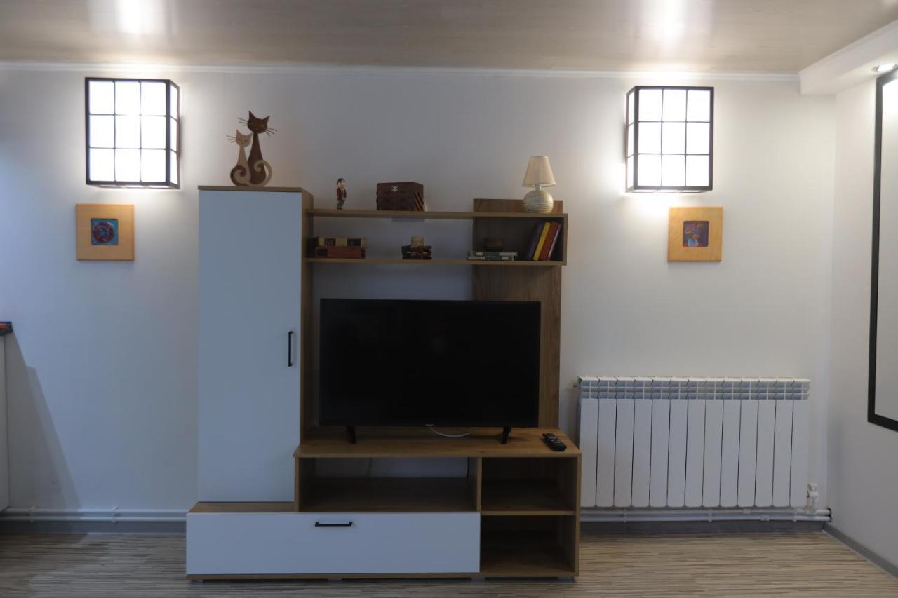 Old Friends Guesthouse غيومري المظهر الخارجي الصورة